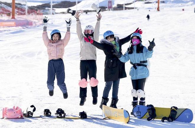 确定性应对各种不确定性——中国经济圆桌会聚焦“四稳”AG真人中国经济圆桌会·新华全媒头条以高质量发展的(图9)