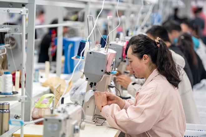 确定性应对各种不确定性——中国经济圆桌会聚焦“四稳”AG真人中国经济圆桌会·新华全媒头条以高质量发展的(图6)