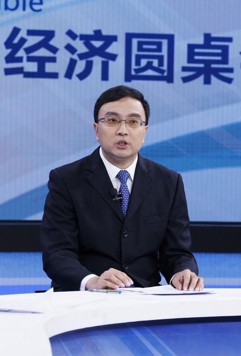 确定性应对各种不确定性——中国经济圆桌会聚焦“四稳”AG真人中国经济圆桌会·新华全媒头条以高质量发展的(图3)